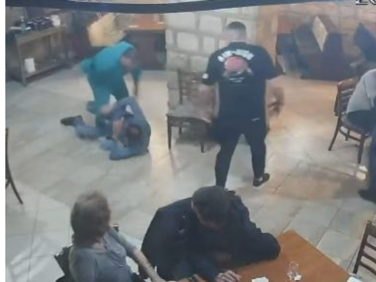 Петьо Коча напада физически управител на заведение в Провадия