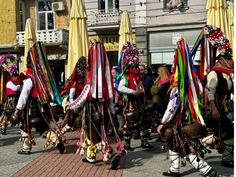 Дионисиево шествие в деня на виното и любовта